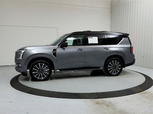 Used 2025 Nissan Armada Platinum Reserve image 4