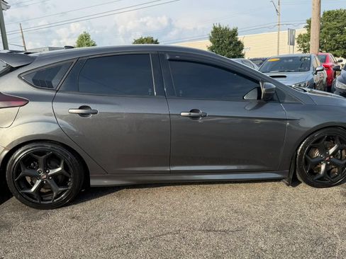 Used 2018 Ford Focus ST FWD image 6