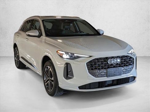 Used 2025 Audi Q5 Premium Plus w/ Premium Plus image 3