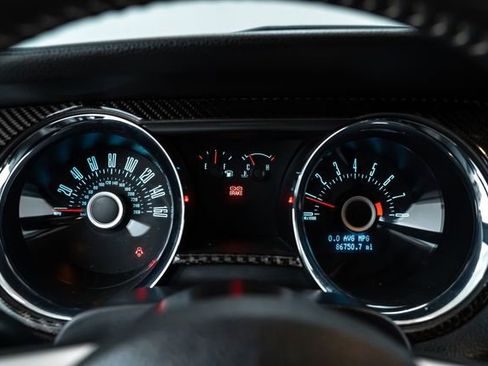 Used 2013 Ford Mustang GT image 31