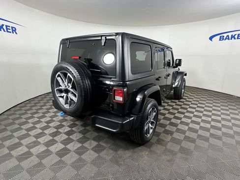 Used 2024 Jeep Wrangler Unlimited w/ Convenience Group AWD/4WD image 9