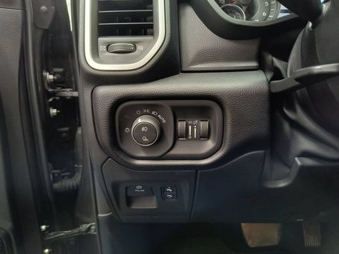 Used 2019 RAM 1500 Big Horn AWD/4WD image 16