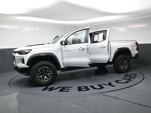 Used 2026 Chevrolet Colorado ZR2 w/ Technology Package AWD/4WD image 19