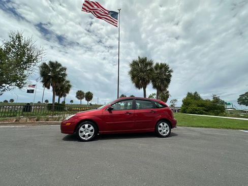 Used 2002 Ford Focus ZX5 Hatchback FWD image 25