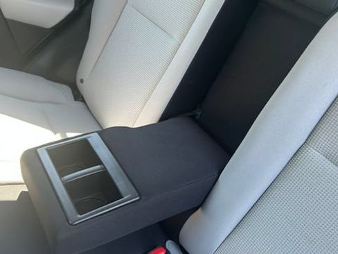 Used 2018 Toyota RAV4 XLE AWD/4WD image 30