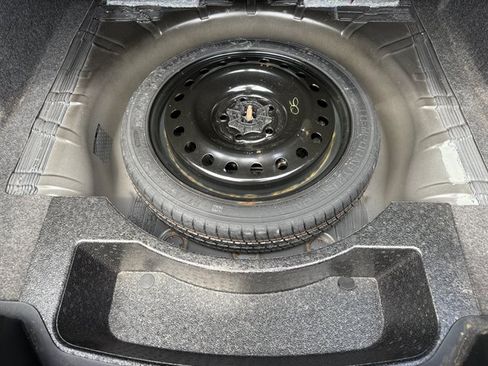 Used 2016 Chevrolet Impala LT FWD image 27