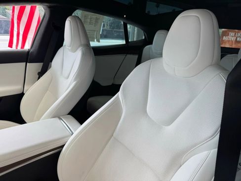 Used 2022 Tesla Model S image 10