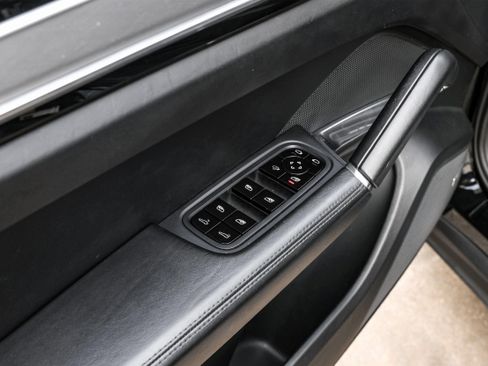 Used 2019 Porsche Cayenne Turbo image 50