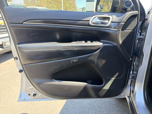 Used 2018 Jeep Grand Cherokee Limited AWD/4WD image 14