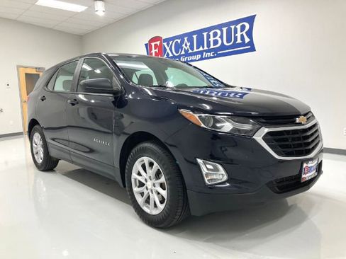 Used 2020 Chevrolet Equinox LS image 2