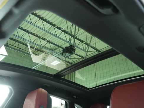 New 2025 Porsche Macan image 37