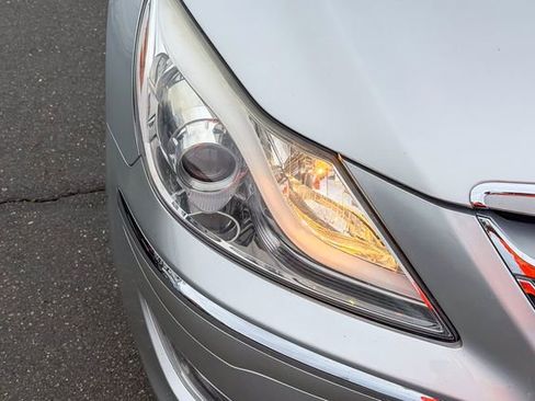 Used 2013 Hyundai Genesis 3.8 image 5