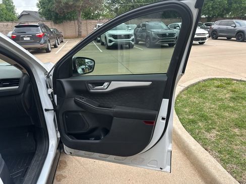 Used 2020 Ford Escape SE FWD image 16