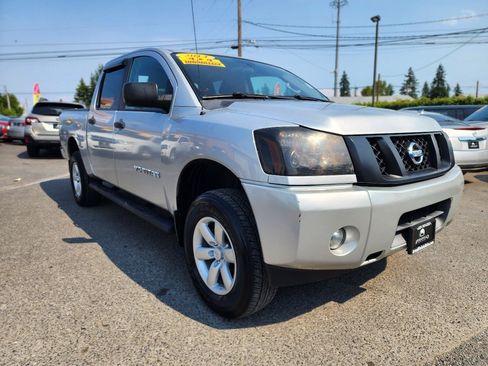 Used 2014 Nissan Titan S AWD/4WD image 3