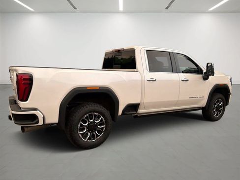 Used 2024 GMC Sierra 3500 Denali Ultimate AWD/4WD image 4