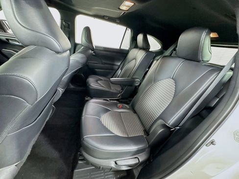 Used 2021 Toyota Highlander XSE AWD/4WD image 18
