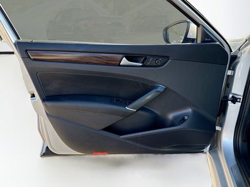 Used 2020 Volkswagen Passat 2.0T SEL image 22