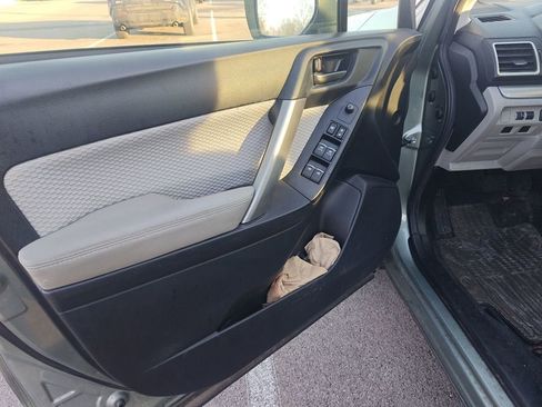 Used 2018 Subaru Forester 2.5i Premium w/ All-Weather Package image 5