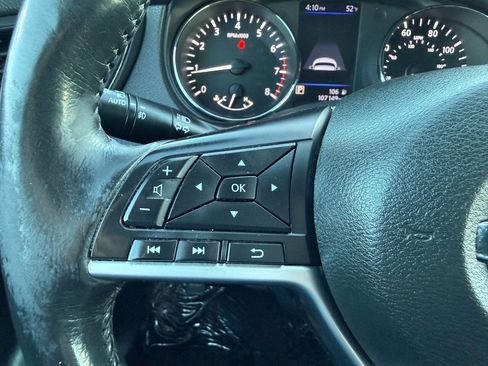 Used 2018 Nissan Rogue SL image 32