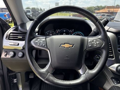 Used 2020 Chevrolet Suburban Premier AWD/4WD image 18