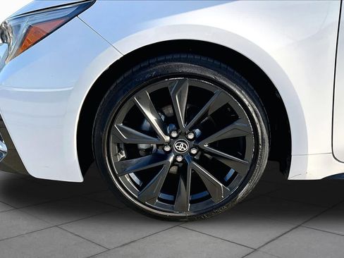 Used 2023 Toyota Corolla SE w/ SE Package FWD image 10