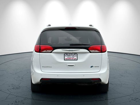Used 2018 Chrysler Pacifica Touring-L image 5