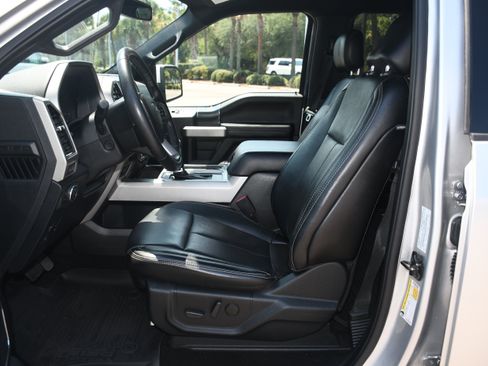 Used 2019 Ford F150 Lariat w/ Equipment Group 502A Luxury AWD/4WD image 7