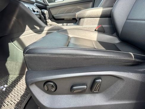 Used 2021 Volkswagen Atlas SE w/ Panoramic Sunroof Package image 13