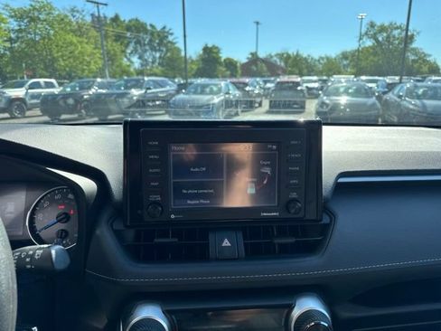 Used 2022 Toyota RAV4 LE AWD/4WD image 16