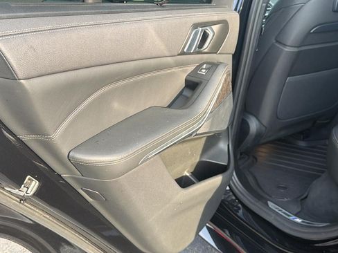 Used 2022 BMW X5 sDrive40i w/ M Sport Package RWD image 22