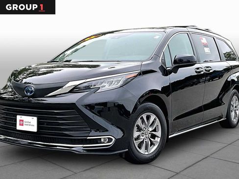Used 2023 Toyota Sienna XLE w/ XLE Plus Package AWD/4WD image 1