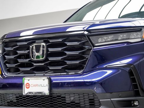 Used 2025 Honda Pilot Sport image 2