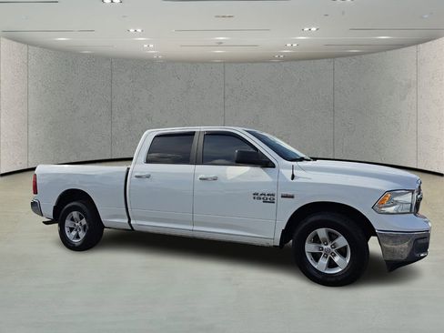 Used 2019 RAM 1500 Classic SLT image 3