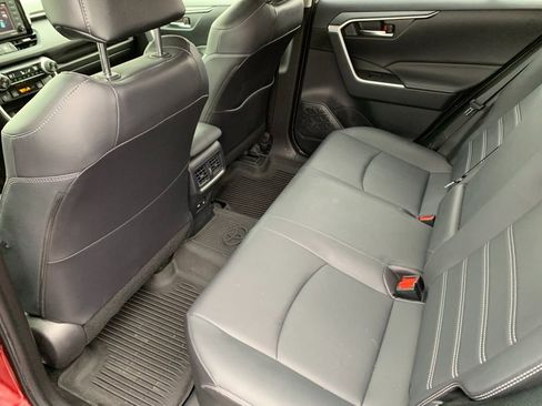 Used 2021 Toyota RAV4 XLE Premium image 13