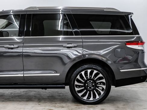 Used 2022 Lincoln Navigator Black Label image 17