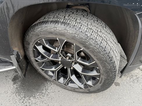 Used 2018 Cadillac Escalade ESV Luxury AWD/4WD image 11