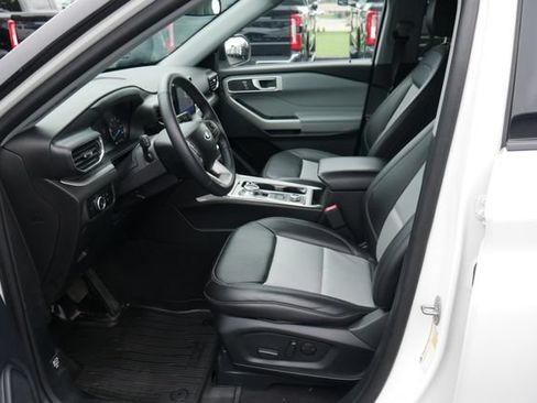 Used 2023 Ford Explorer XLT w/ Equipment Group 202A AWD/4WD image 2