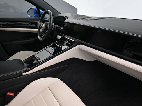Used 2024 Porsche Panamera 4 image 13