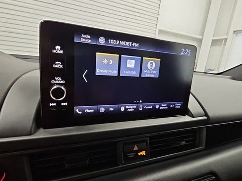Used 2025 Honda Pilot TrailSport image 17