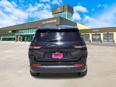 Used 2023 Jeep Grand Cherokee L Limited w/ Luxury Tech Group II image 7