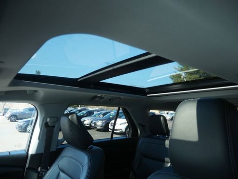 Used 2020 Ford Explorer XLT w/ Equipment Group 202A image 11