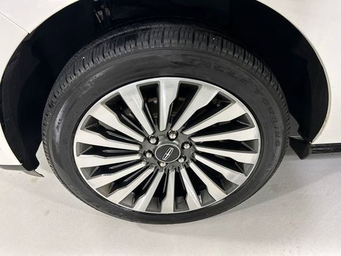 Used 2021 Lincoln Navigator Reserve w/ Luxury Package AWD/4WD image 9
