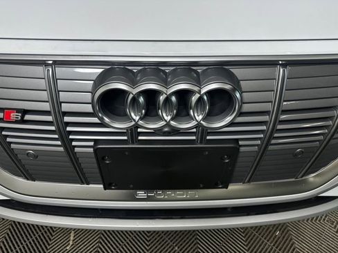 Used 2022 Audi e-tron S Prestige w/ Prestige Package image 9