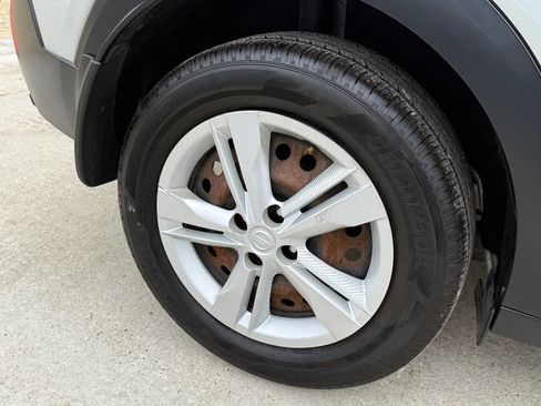 Used 2018 Nissan Kicks S image 23