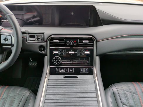 Used 2025 Nissan Armada PRO-4X w/ Pro-4X Premium Package image 31