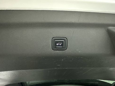 Used 2021 Chevrolet Tahoe Z71 image 21