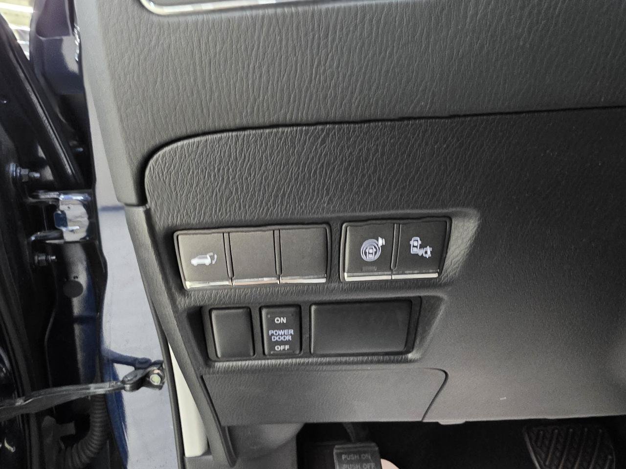 Used 2015 INFINITI QX80 4WD w/ Deluxe Technology Package image 39