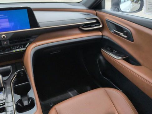 Used 2025 Toyota Crown Signia AWD/4WD image 17