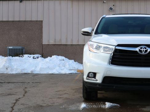 Used 2016 Toyota Highlander Limited image 3