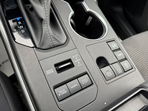 Used 2024 Toyota Highlander XLE image 21